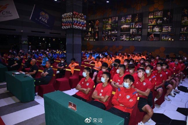 花开花落，潮涨潮息，分手聚首，都在诗里，都在梦里。